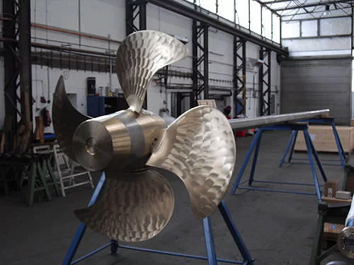 Adjustable-Pitch-Propeller